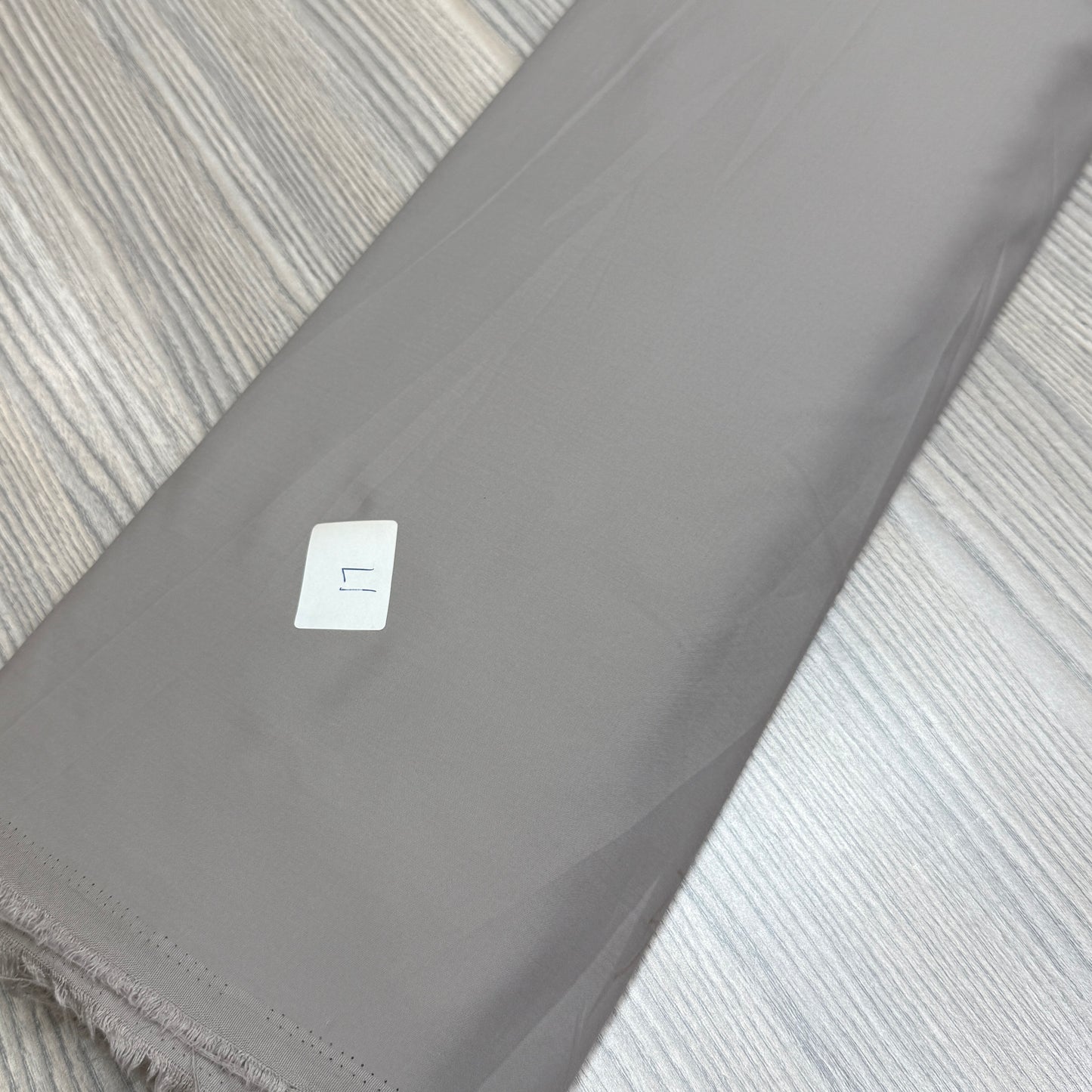 Hazel Suiting 17 Silver Pink