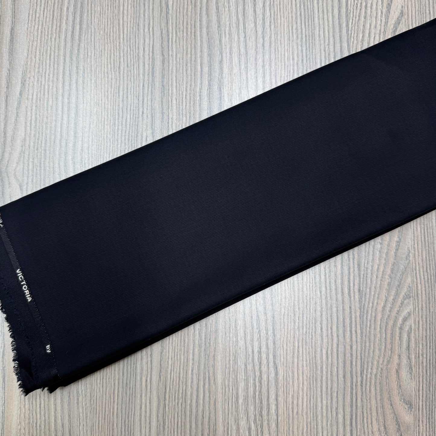 Victoria (Self Texture Medium Weight)