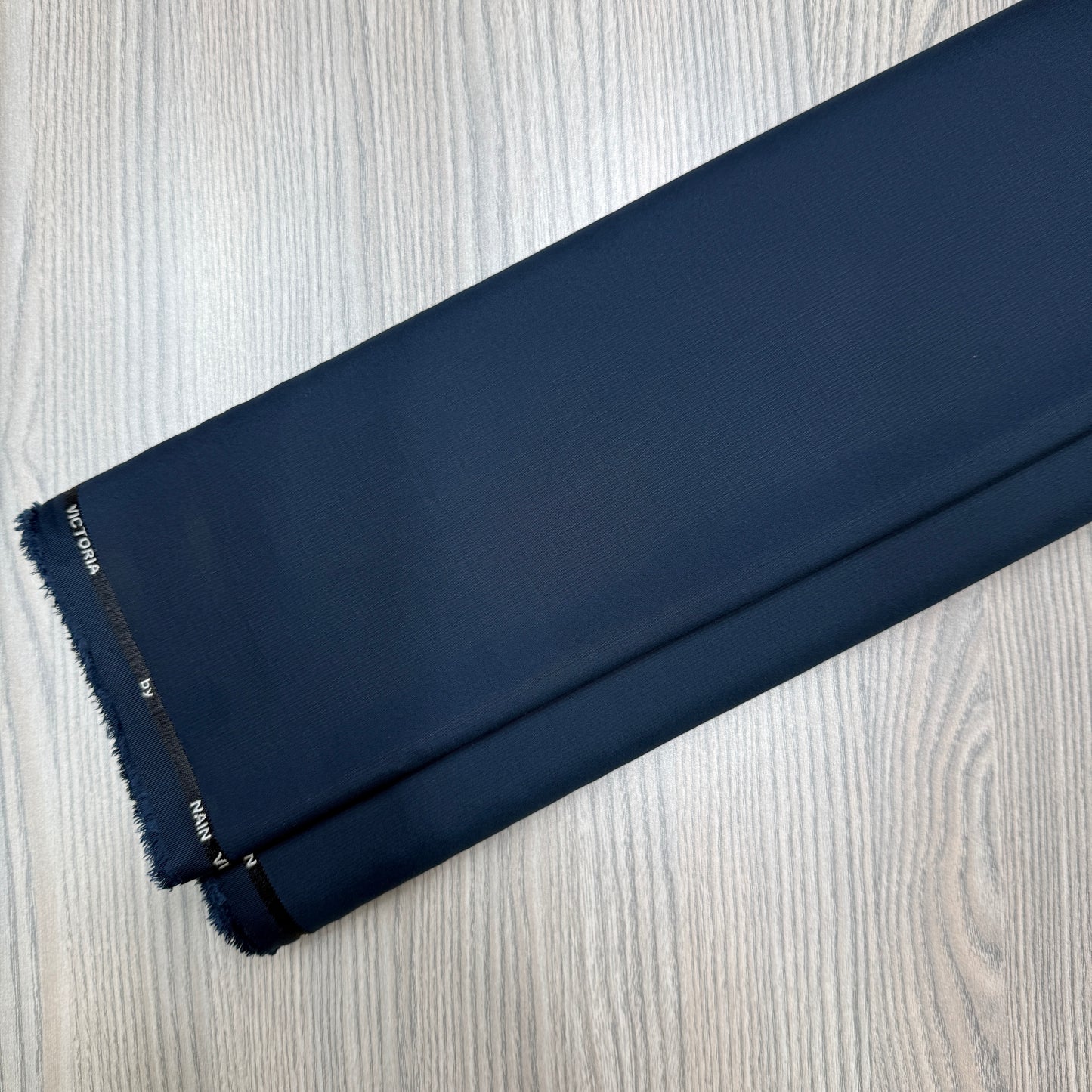 Victoria (Self Texture Medium Weight)