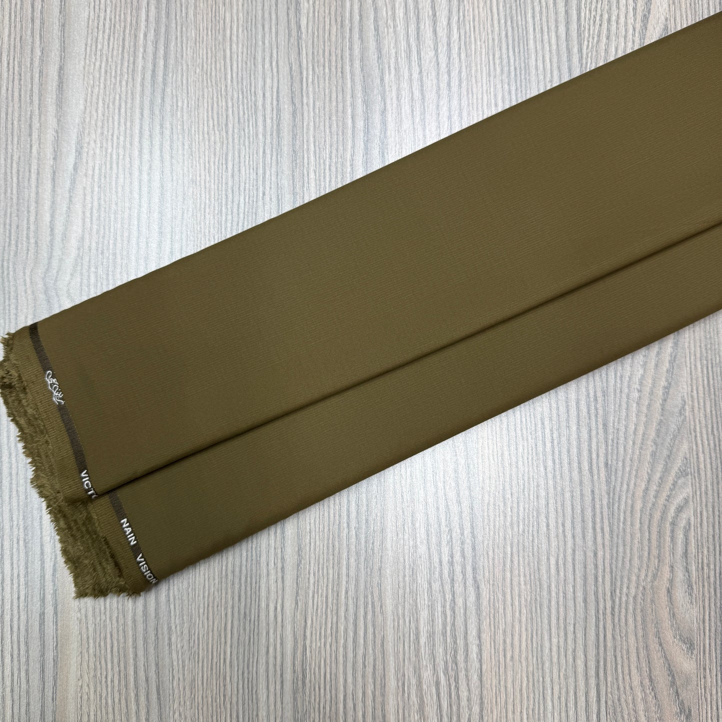 Victoria (Self Texture Medium Weight)